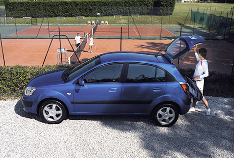 Kia Rio - zum Tennis