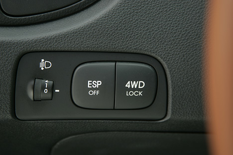 Kia Sportage - Die Schalter für das ESP und den Allradantrieb.