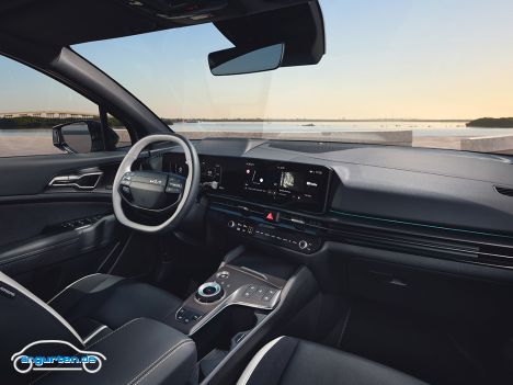 Kia Sportage MJ 2026 - Auch im Innenraum wurden einige Zickzacklinien durch ruhigere, gerade Elemente ersetzt. (GT-Line)