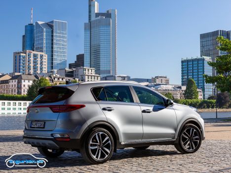 Kia Sportage (Facelift) - Das fällt aber ziemlich dezent aus. Am Heck sind zum Beispiel die Rückleuchten nun mit leichtem 3D-Look. Auch die Rückfahrscheinwerfer sind verändert.