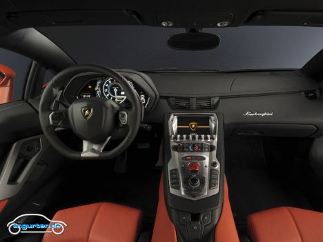 Lamborghini Aventador - Die Innenausstattung gibt es entweder einfarbig in Vollleder oder