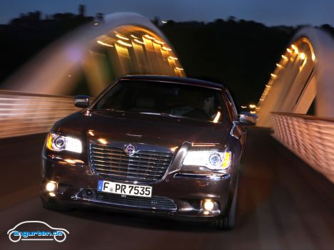 Der neue Lancia Thema basiert auf dem Chrysler 300