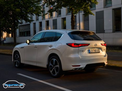 Bislang gibt es den Mazda CX-60 ausschließlich als Plug-in Hybrid mit einer Systemleistung von 327 PS una Allradantrieb.