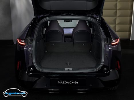 Mazda CX-6e 2026 - Kofferraum mit umgeklappten Sitzen