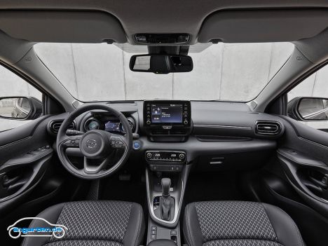 Der Innenraum des neuen Mazda2 Hybrid ist unspektakulär.