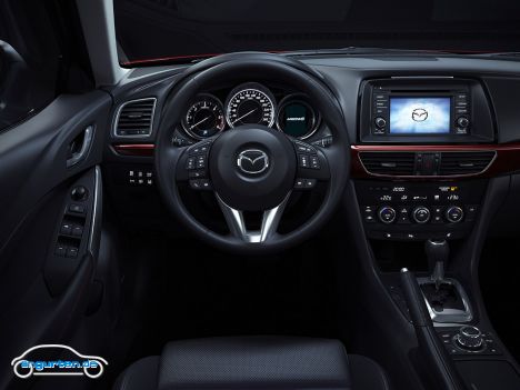 Der Innenraum des neuen Mazda6 ist gefällig und passt schon zur Klasse.