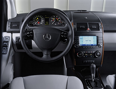 Mercedes-A-Klasse: Cockpit
