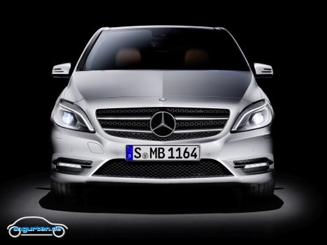 Mercedes B-Klasse - Große und markante Frontscheinwerfer zeichnen das Gesicht der neuen B-Klasse.