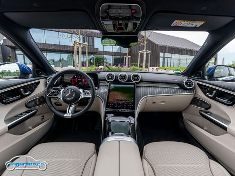 Mercedes C-Klasse Limousine 2022 - Neu und auch besonders ist der große Mittelbildschirm. Damit geht Mercedes von den bislang favorisierten Doppelbildschirmen wieder weg.