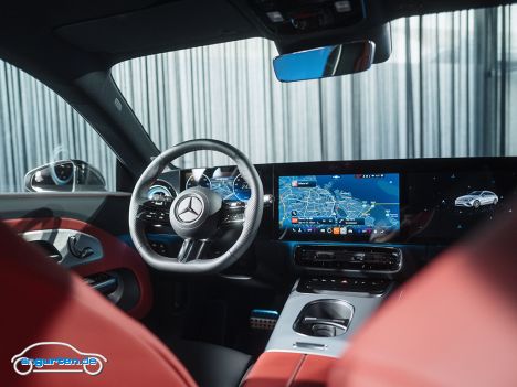 Mercedes CLA Shooting Brake 2026 - Im Innenraum gibt es noch nicht das gerade im GLC erstmals vorgestellte Monster-Display mit fast einem Meter Breite, sondern natürlich die gleiche Technik wie in der CLA Limousine.