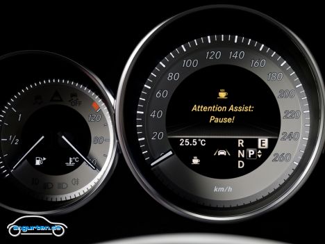 Mercedes CLS  - Tachometer