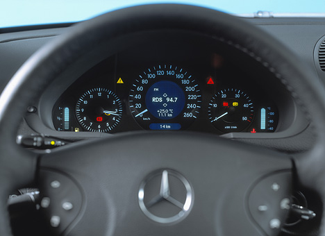 Mercedes E-Klasse, Cockpit