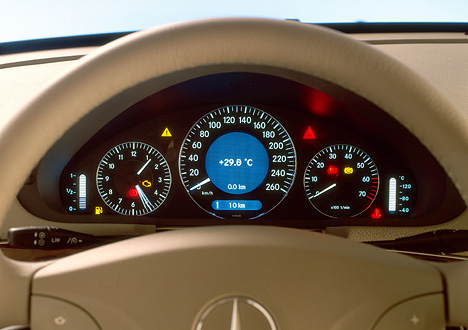 Mercedes E-Klasse, Cockpit