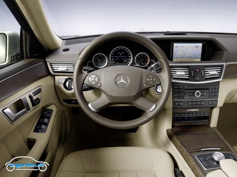 Mercedes E-Klasse Limousine - Cockpit