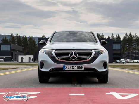 Mercedes EQC - Die Höchstgeschwindigkeit liegt bei 180 Stundenkilometern - für einen elektrischen SUV dieser Größe eine ganze Menge.