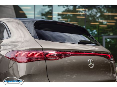 Mercedes EQE SUV - Das ganze soll es zunächst in drei Varianten mit Motoren zwischen 215 und 300 kW geben. Hinterrad und Allrad, bei der großen Motorisierung ausschließlich Allradantrieb.