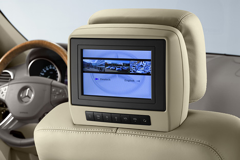 Mercedes GL-Klasse, Multimedia in den Kopfstützen