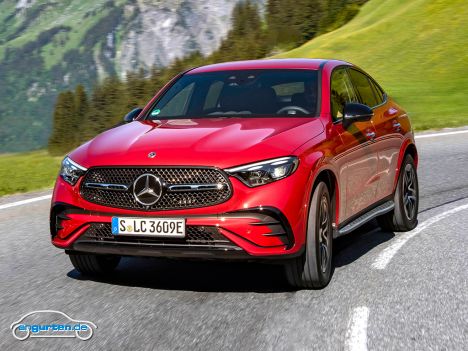 Mercedes GLC Coupe (2023) - Frontansicht, rot, Lech am Arlberg