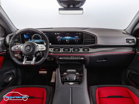 Mercedes GLE Coupe - Innen gibt es natürlich die großen Bildschirme mit MBUX.