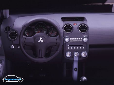 Mitsubishi Colt, Cockpit