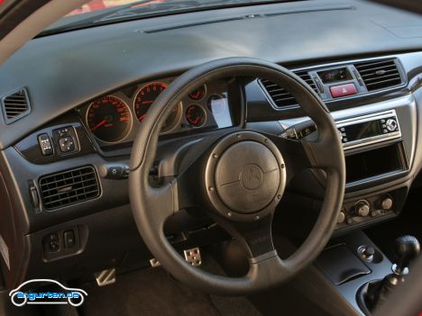 Mitsubishi Lancer Evolution iX, Cockpit