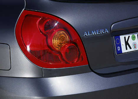 Nissan Almera - Heckleuchte