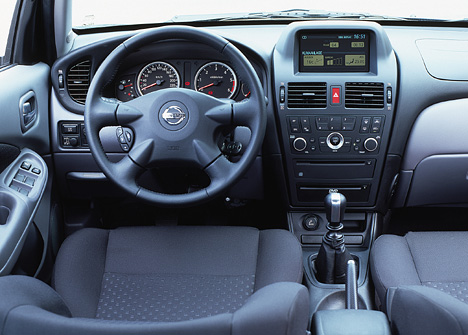 Nissan Almera - Cockpit