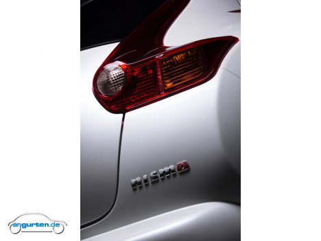 Ansonsten ist das Fahrwerk des Nissan Juke Nismo deutlich härter abgestimmt als die Serie - auch die Lenkung soll etwas direkter auf die Räder wirken.