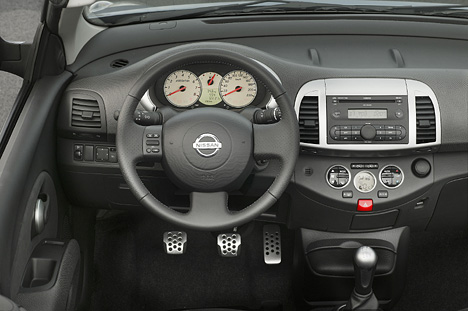 Nissan Micra CC - Cockpit