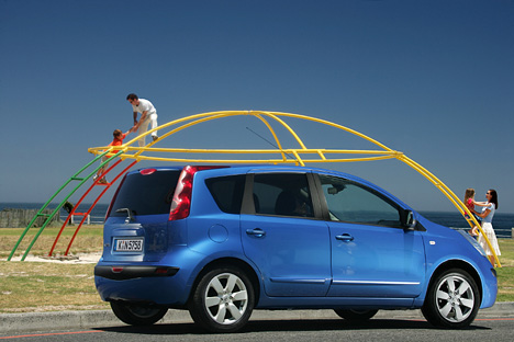 Nissan Note, Kinder auf Spielplatz