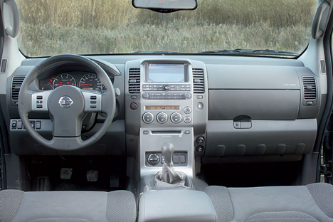 Nissan Pathfinder - Cockpit