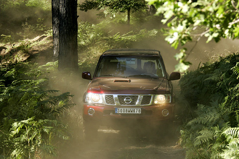 Nissan Patrol - und im Gelände.