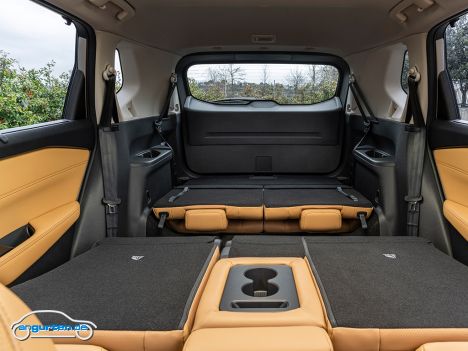 Nissan X-Trail 2022 - Der Laderaum ist beinahe flach.