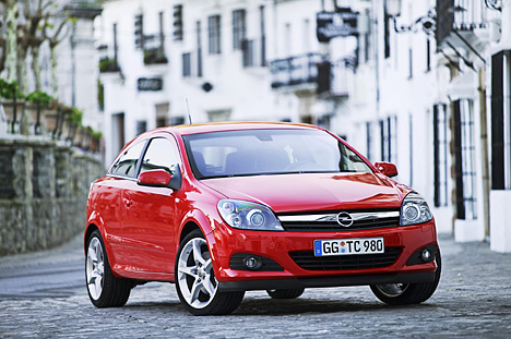 Den Opel Astra GTC gibt es mit Turbomotor und 200 PS