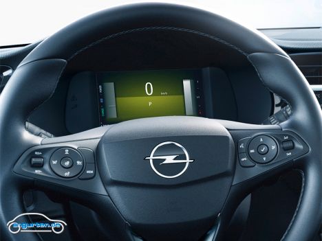 Opel Corsa F Facelift 2023 - Das voll digitale Cockpit fällt unserer Meinung nach immer noch recht klein aus. Und es ist in der Basisausstattung nicht enthalten.