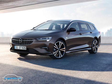 Opel Insignia Sports Tourer Facelift - Vorne hingegen sind die Scheinwerfer deutlich abgeändert. Hier gibt es jetzt auch ein LED-Licht mit 168 steuerbaren Elementen statt bisher 32 Elementen.