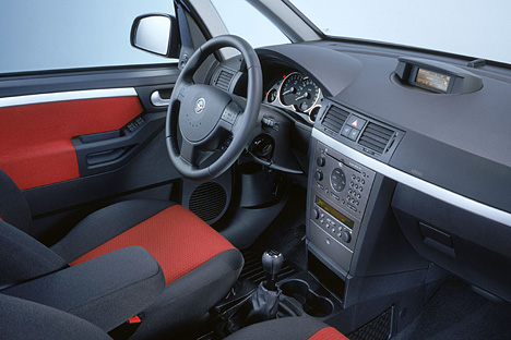 Das Cockpit des Opel Meriva.