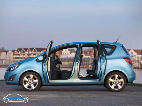 Opel Meriva - Die hinteren Türen öffnen gegen die Fahrtrichtung, so dass der Einstieg breit ausfällt.