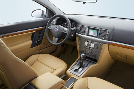 Das Cockpit des Opel Vectra.