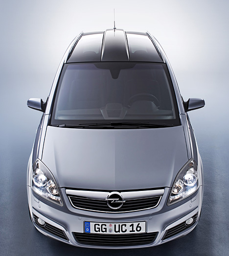 Der Opel Zafira (Studioaufnahme)