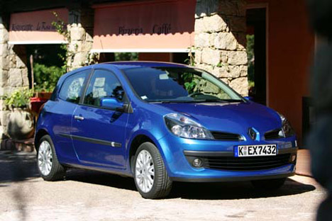 Seitenansicht Renault Clio in der Version als Dreitürer