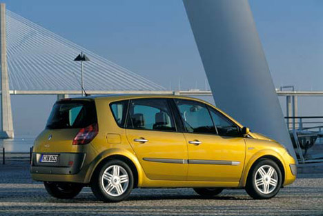 Seitenansicht des Renault Scenic in gelb: Schöne Linie mit viel Platz.
