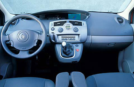 Das Cockpit des Renault Scenic.