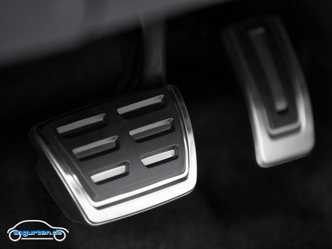 Skoda Octavia RS Combi - Pedale in Alu sind natürlich Serie. Der Octavia RS Combi liegt bei knapp über 30.000 Euro in den Versionen mit Schaltgetriebe.