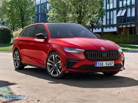 Skoda Scala Facelift 2023 - Hier mal mit schwarzen Zierelementen. Das vielleicht etwas sehr dreieckige Design der Frontscheinwerfer wurde kaschiert.