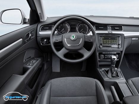 Skoda Superb Combi - Bild 8