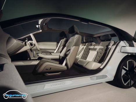 Skoda Vision O (2025) - Innenraum ohne B-Säule. Die Türen der Studie öffnen gegenläufig.
