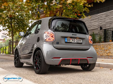 smart EQ fortwo coupe - Der smart EQ fortwo hat 81 PS und eine Batterie mit 17,6 kWh.