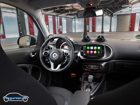smart EQ fortwo coupe - Schnellladung ist mit bis zu 22 kW möglich - also voll in knapp über 40 Minuten.