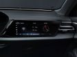 Für den Beifahrer gibts im neuen Audi A5 Avant nun auch das MMI Beifahrerdisplay. Das ist natürlich nicht Serie, aber zum Beispiel im Paket Tech Plus (oder höher) enthalten, für das Audi dann aber satte 6.130 Euro zusätzlich zur Brundausstattung aufruft.